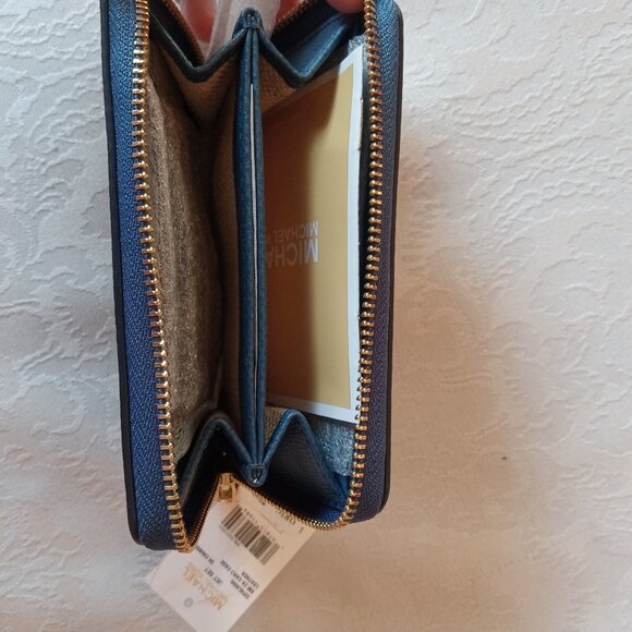 Michael Kors Small Zip Around Card Case - Picture 5 of 7